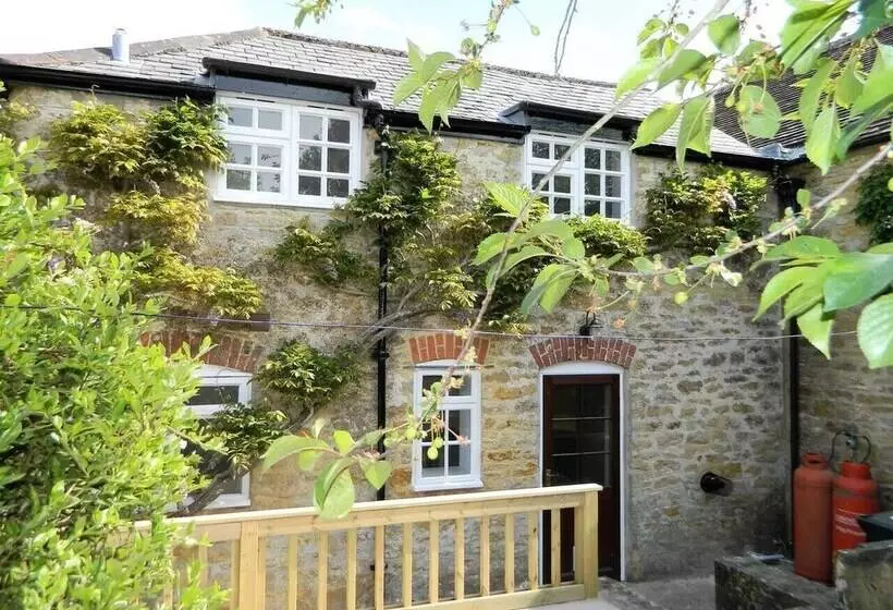 The Cottage, Lower St, West Chinnock
