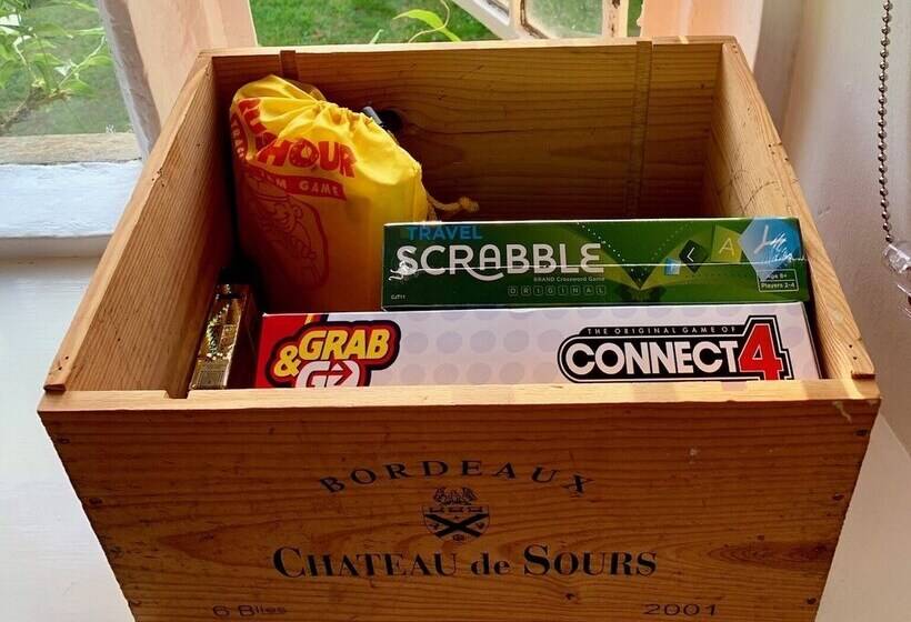 The Cottage, Lower St, West Chinnock