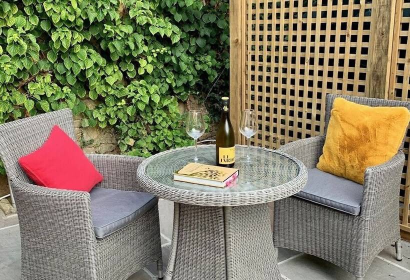 The Cottage, Lower St, West Chinnock