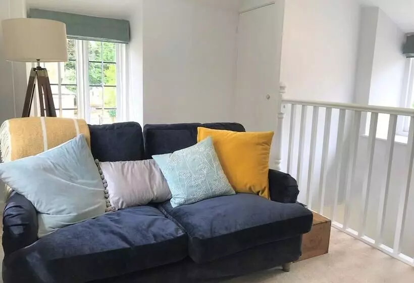 The Cottage, Lower St, West Chinnock