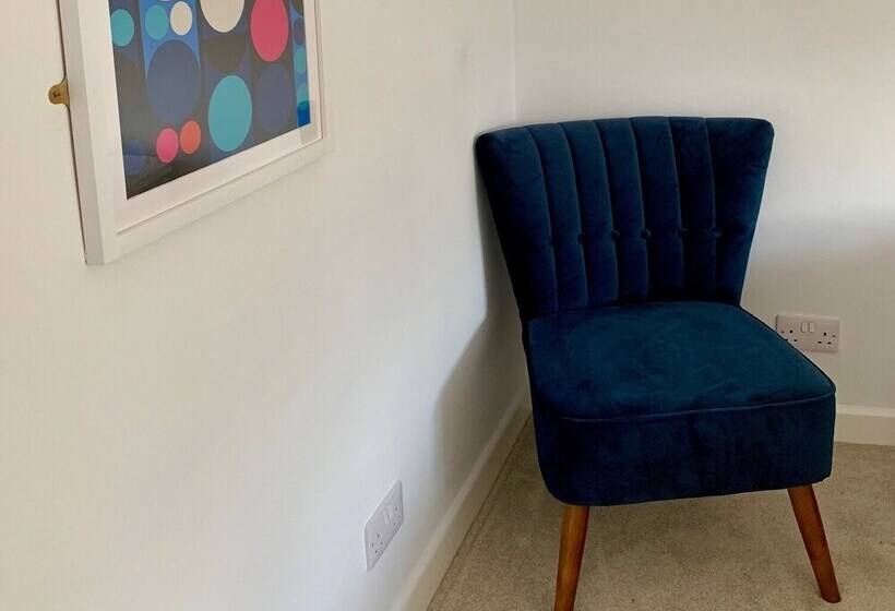 The Cottage, Lower St, West Chinnock