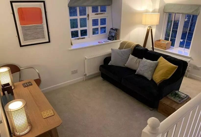 The Cottage, Lower St, West Chinnock