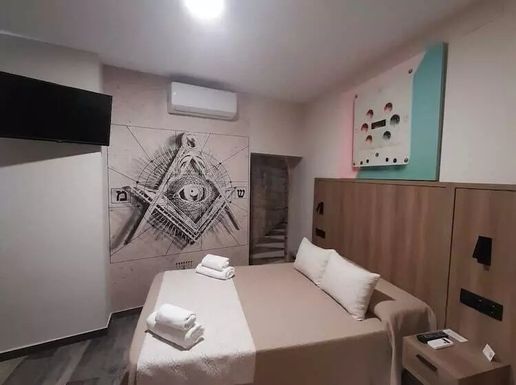 Hotelli Hospedium Dlj Hostal Temático Desde La Judería