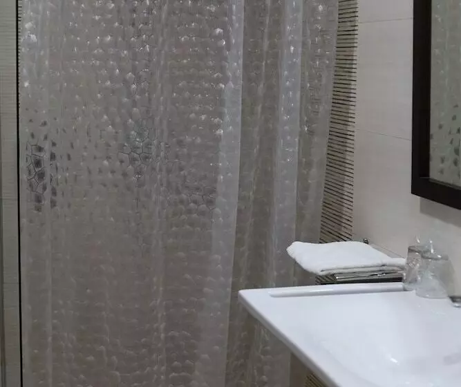 Hotelli Hospedium Dlj Hostal Temático Desde La Judería