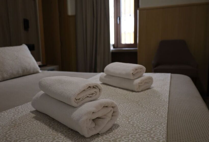 فندق Hospedium Dlj Hostal Temático Desde La Judería