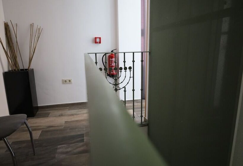 فندق Hospedium Dlj Hostal Temático Desde La Judería