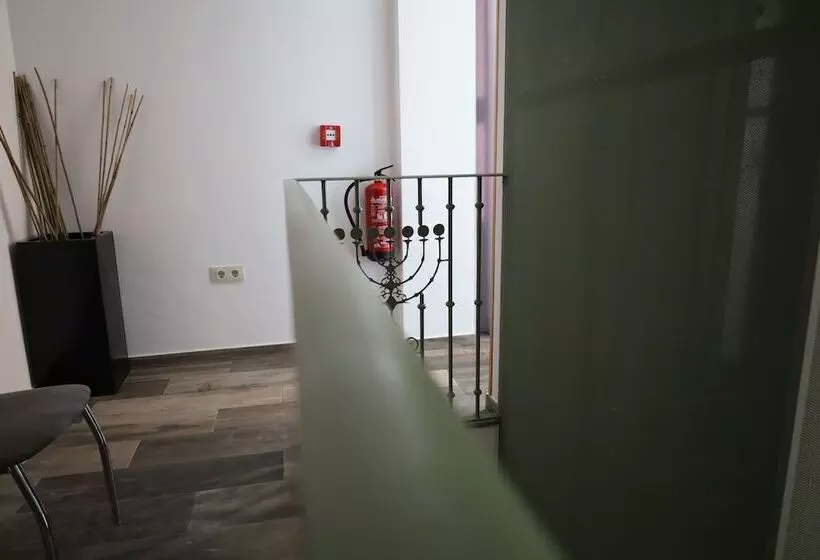 Hotelli Hospedium Dlj Hostal Temático Desde La Judería