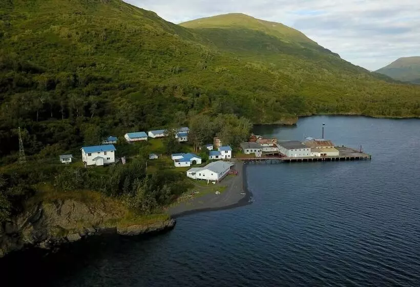 هتل Zachar Bay Lodge Inc