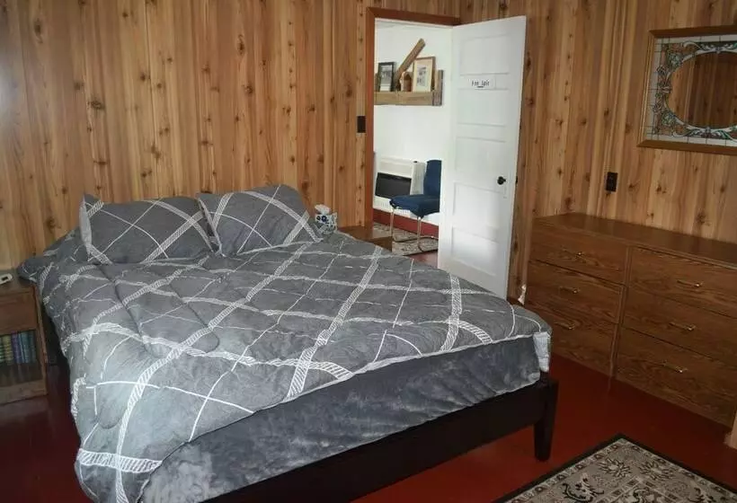 هتل Zachar Bay Lodge Inc