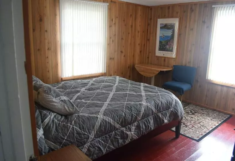 هتل Zachar Bay Lodge Inc