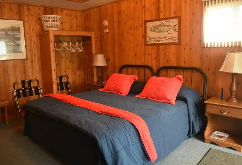 هتل Zachar Bay Lodge Inc