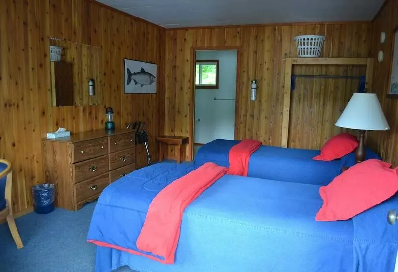 هتل Zachar Bay Lodge Inc