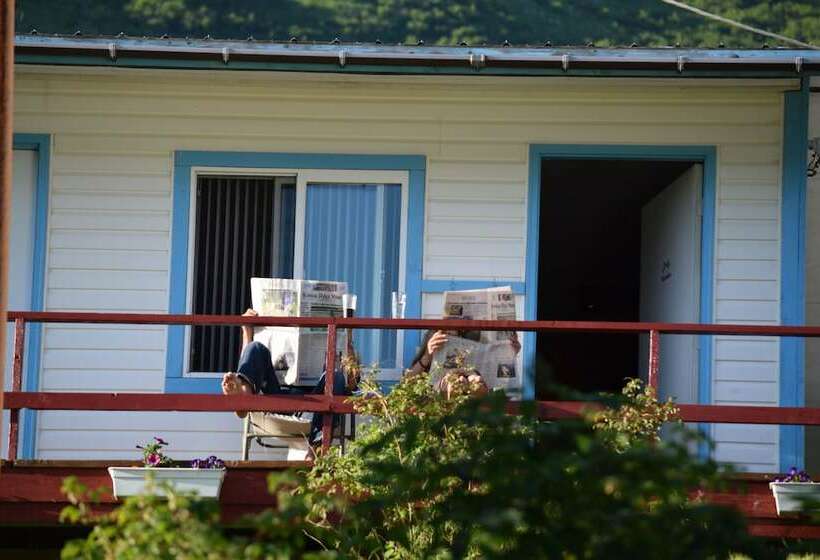 فندق Zachar Bay Lodge Inc