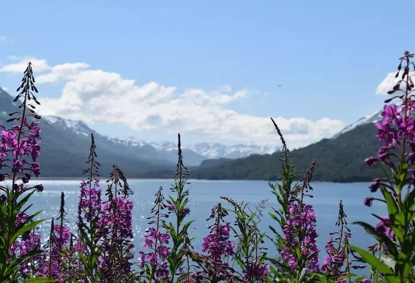هتل Zachar Bay Lodge Inc