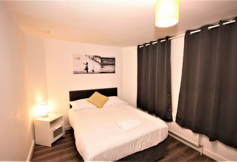 Majatalo Parfett Guest House