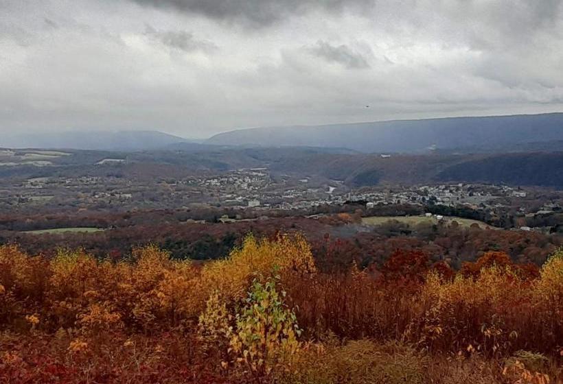 City House Hostel Poconos