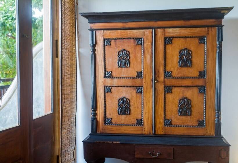 تختخواب و صبحانه Lucky Tuna