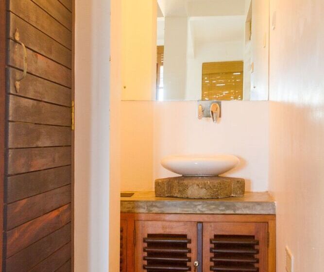 تختخواب و صبحانه Lucky Tuna