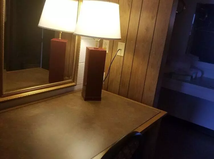 Hotel First Interstate Inn