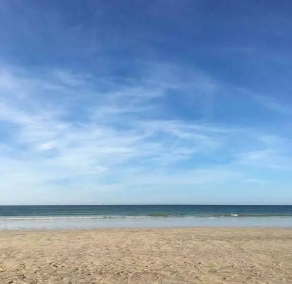 تختخواب و صبحانه Coast Accommodation