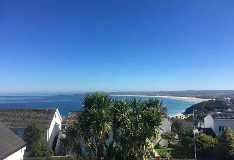 تختخواب و صبحانه Coast Accommodation