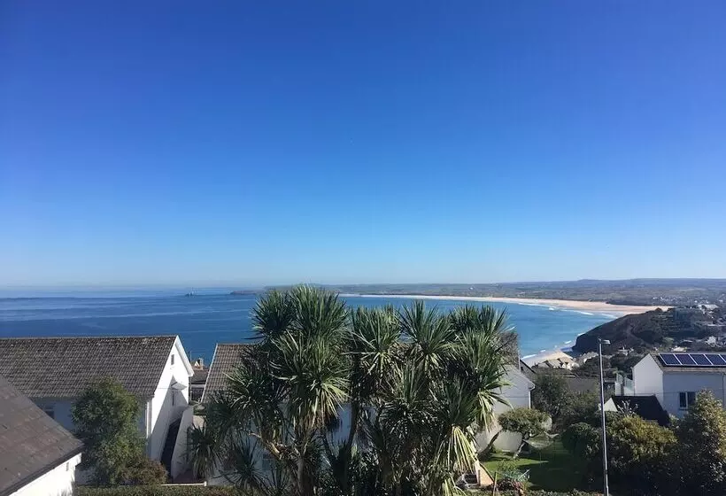 تختخواب و صبحانه Coast Accommodation