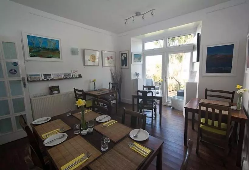 تختخواب و صبحانه Coast Accommodation