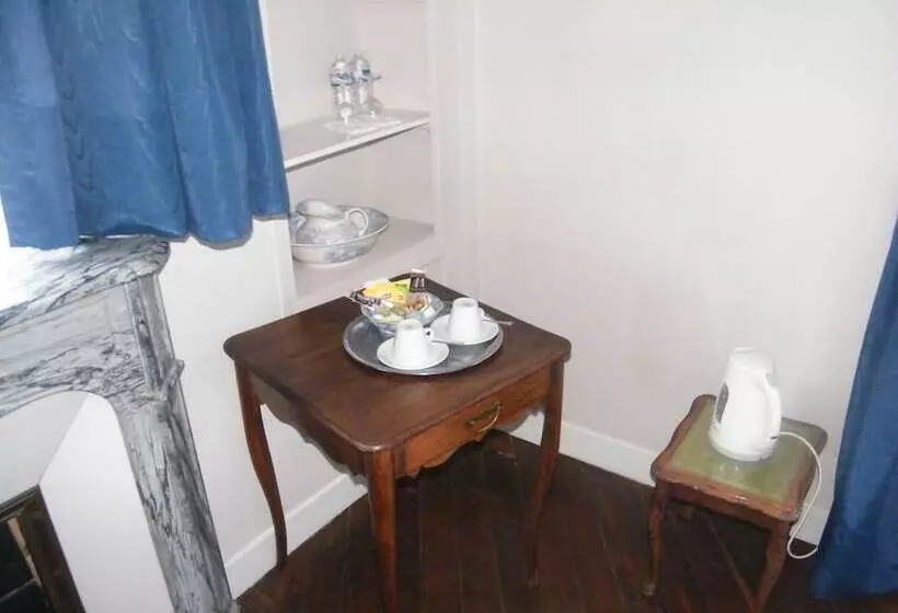 Aamiaismajoitus (B&B) Chambres D Hotes Chateau De Damigny