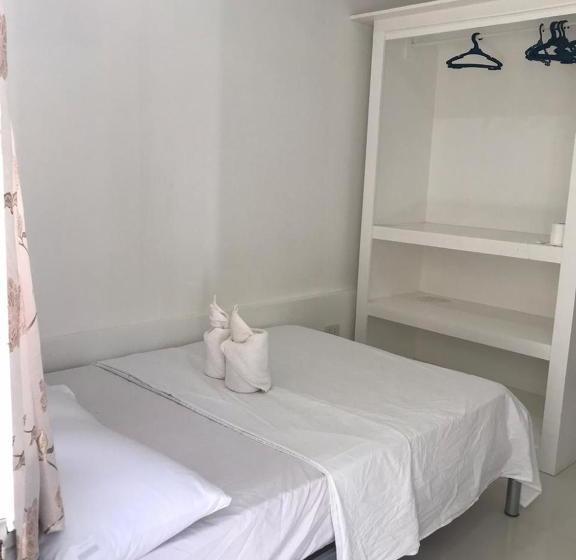 Hostel Commodore’s Inn