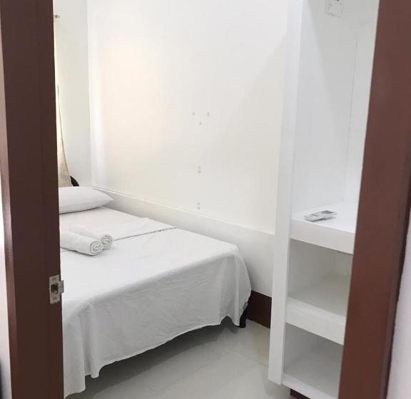 Hostel Commodore’s Inn