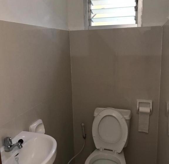 Hostel Commodore’s Inn