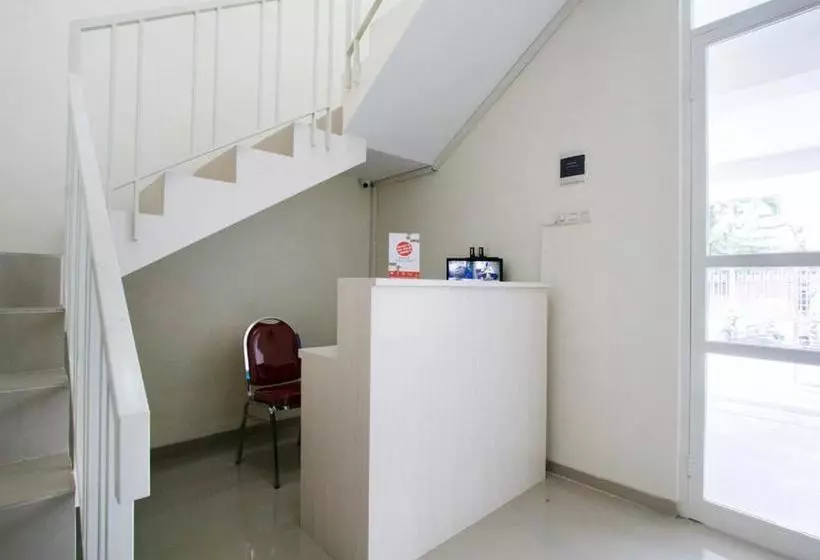 ホテル Oyo 3510 Borobudur Townhouse