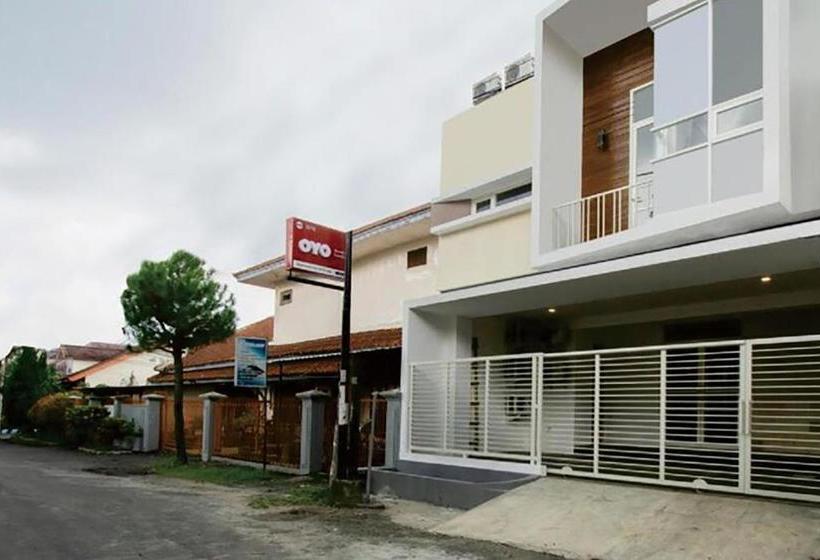 Hotel Oyo 3510 Borobudur Townhouse