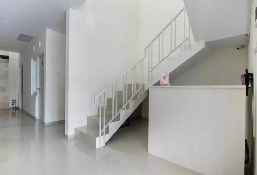 ホテル Oyo 3510 Borobudur Townhouse