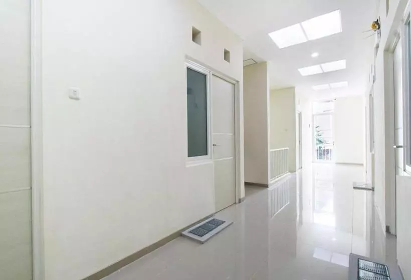 ホテル Oyo 3510 Borobudur Townhouse