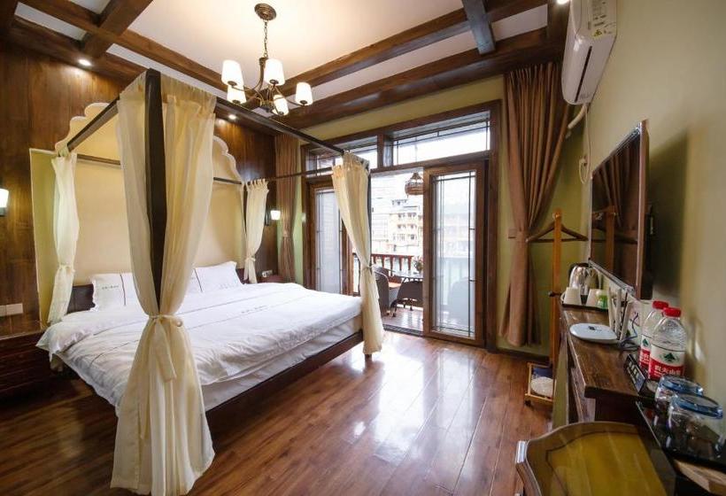 פנסיון Flower Time Inn