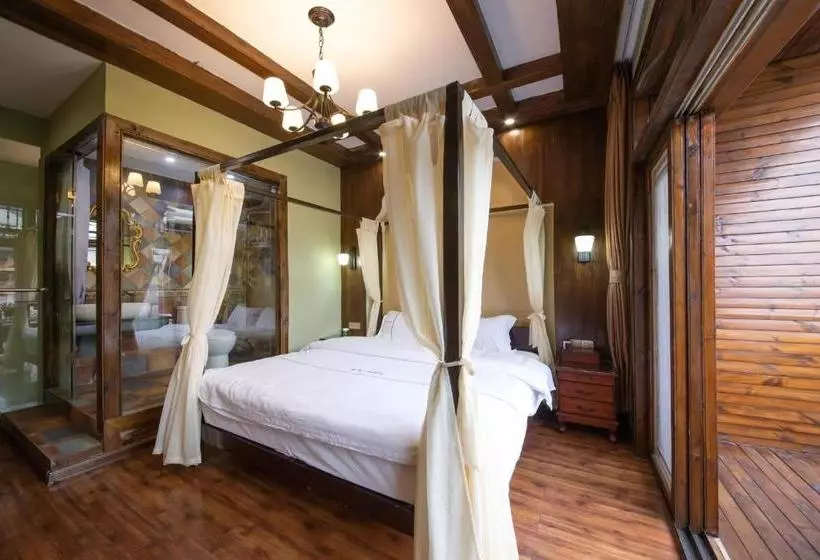 Majatalo Flower Time Inn