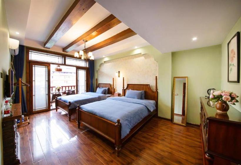 פנסיון Flower Time Inn