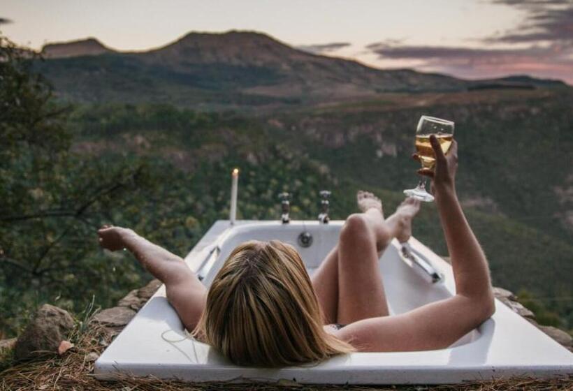 Общежитие Away With The Fairies Nature Lodge And Backpackers