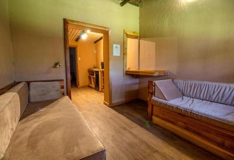 Общежитие Away With The Fairies Nature Lodge And Backpackers