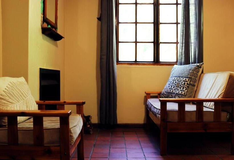 Общежитие Away With The Fairies Nature Lodge And Backpackers