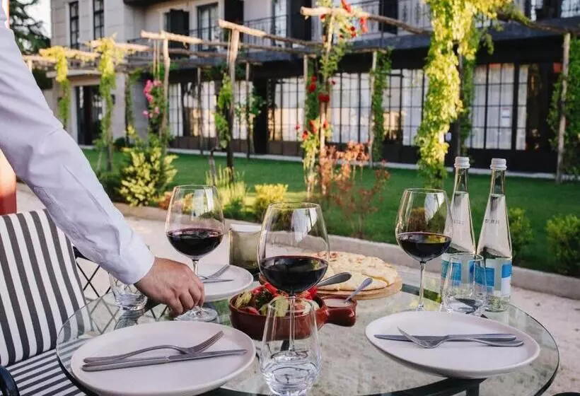 هتل Esquisse Design