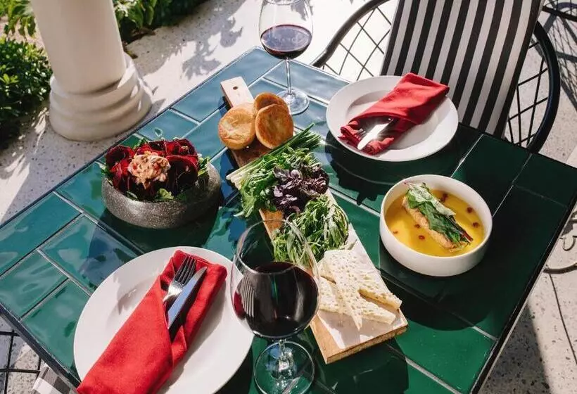 هتل Esquisse Design