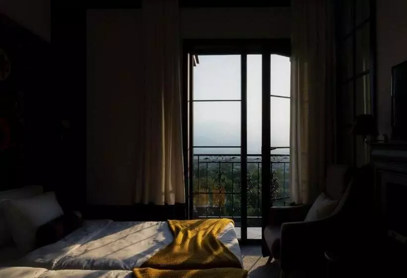 هتل Esquisse Design