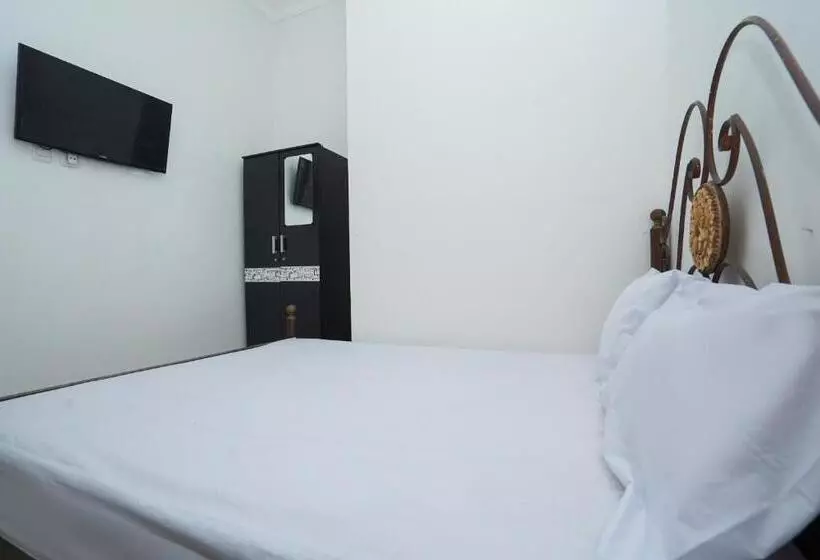 هتل Oyo Life 2498 Kost Putri Purimas 23