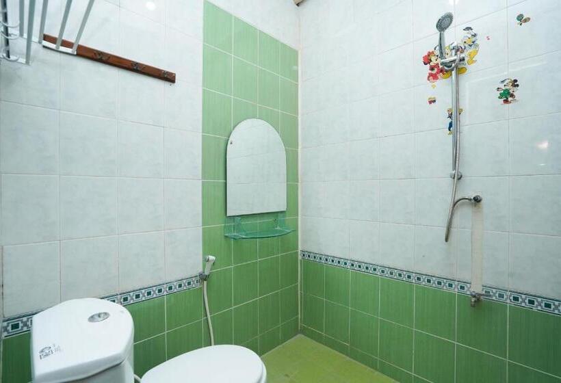 בית מלון כפרי Oyo Life 2498 Kost Putri Purimas 23