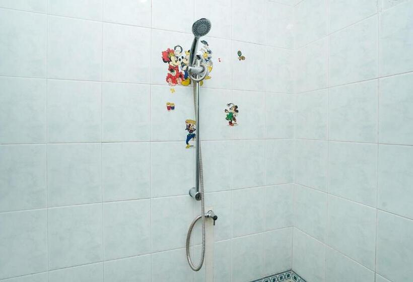 בית מלון כפרי Oyo Life 2498 Kost Putri Purimas 23