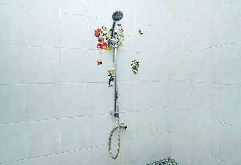 هتل Oyo Life 2498 Kost Putri Purimas 23