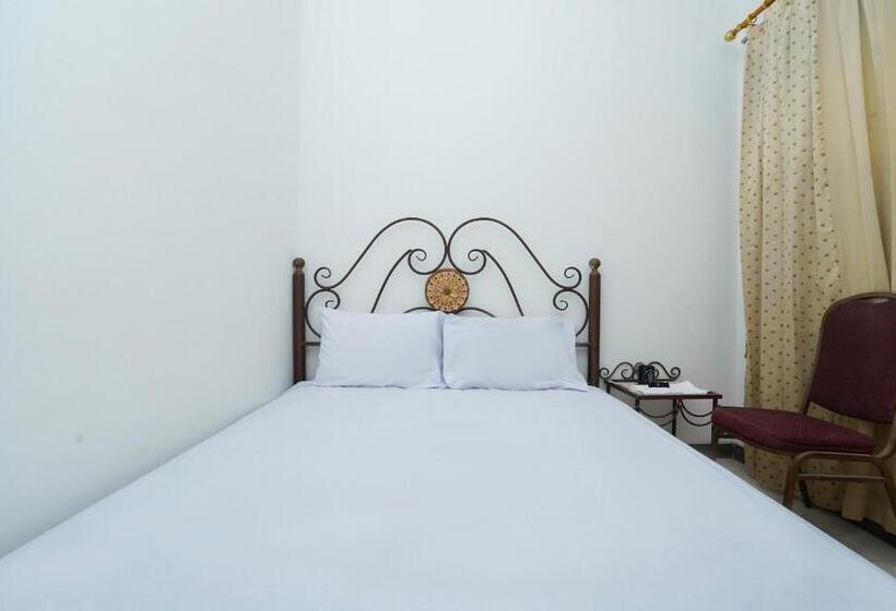 בית מלון כפרי Oyo Life 2498 Kost Putri Purimas 23