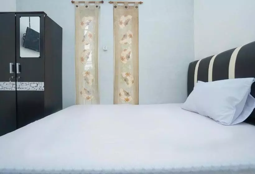 هتل Oyo Life 2498 Kost Putri Purimas 23